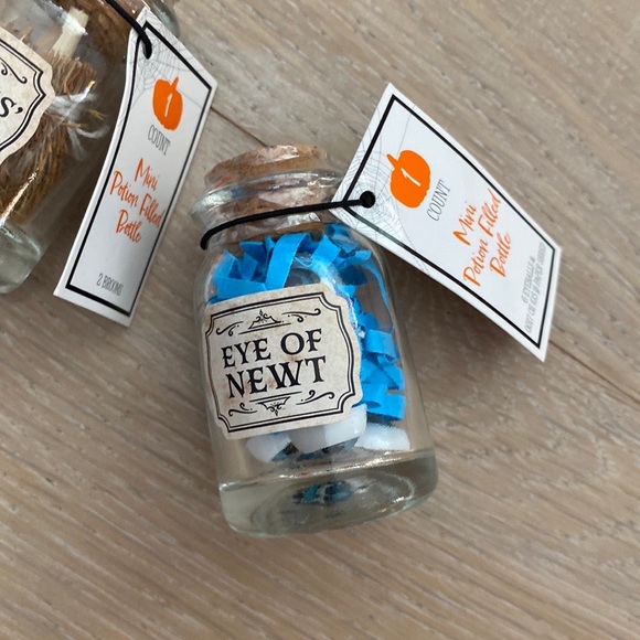 Witches’ Broom/ Eye of Newt Target Bullseye Potion Bottles - Picture 2 of 3